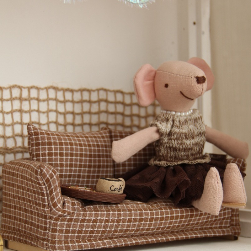 Vintage Miniature Sofa Plaid F - đánh giá và giá Audio Music Live