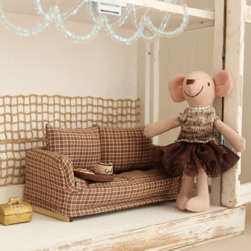 Vintage Miniature Sofa Plaid F - đánh giá và giá Audio Music Live